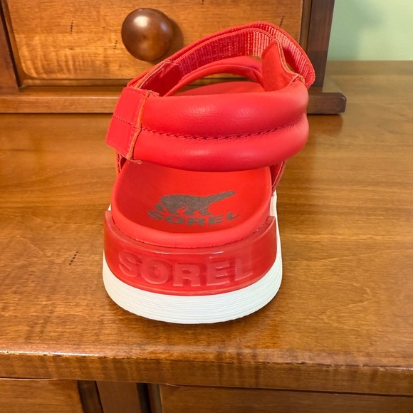 Sorrel woman’s Viibe red sandals Velcro hook & loop closure size 6 sling back - Picture 4 of 9